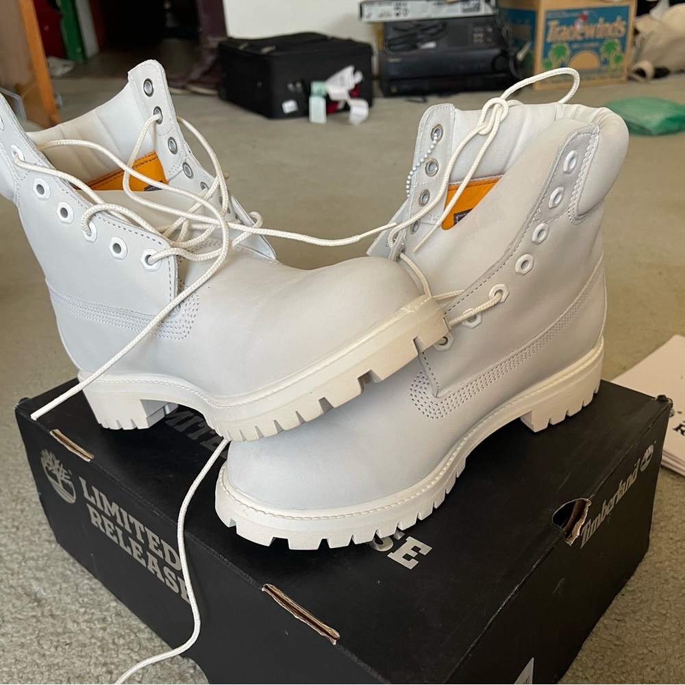Timberlands ghost, white limited release